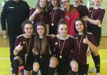 SVEIKINAME FUTBOLO KOMANDĄ IR MOKYTOJĄ VYTAUTĄ SU LAIMĖJIMU