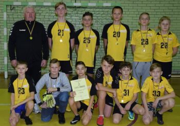 ĮKVEPIANTI PERGALĖ BERNIUKŲ FUTBOLO VARŽYBOSE