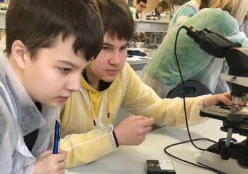 STEAM LABORATORIJOSE – PAMOKOS VYRESNIŲJŲ KLASIŲ MOKINIAMS